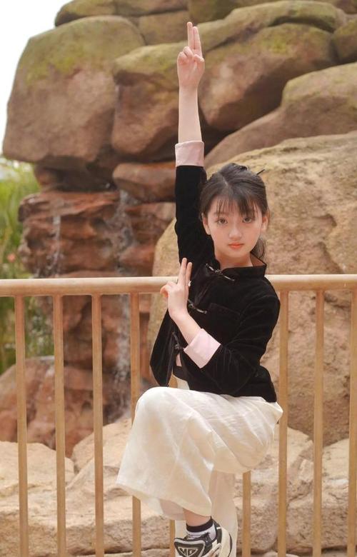 小小姑娘，歌声中的坚韧与成长 小小姑娘，歌声中的坚韧与成长 搜狗SEO