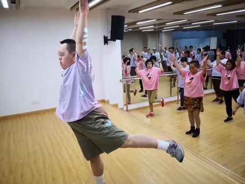毽子操,传统与现代的完美融合 毽子操,传统与现代的完美融合 网站建设公司